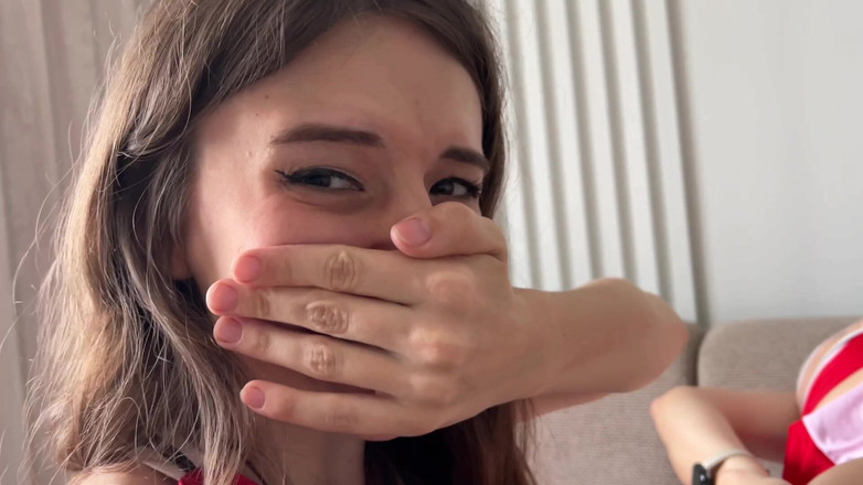 MargoAlisa: Blonďaté a hnědovlasé bohyně ponižují beta otroka nohou