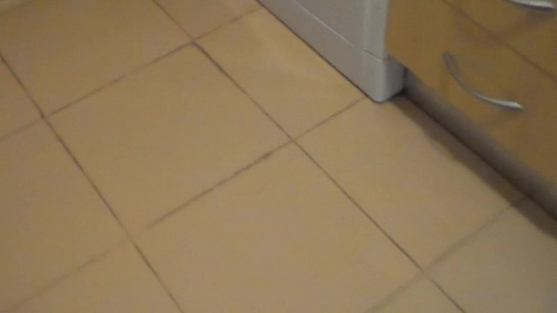 Sex hub male: John is peeing all into the washing machine