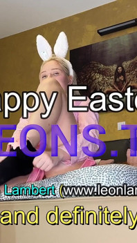 Sexy a nadržený velikonoční zajíček udělá velkého ptáka tím, že ztrácí kontrolu a zničený orgasmus