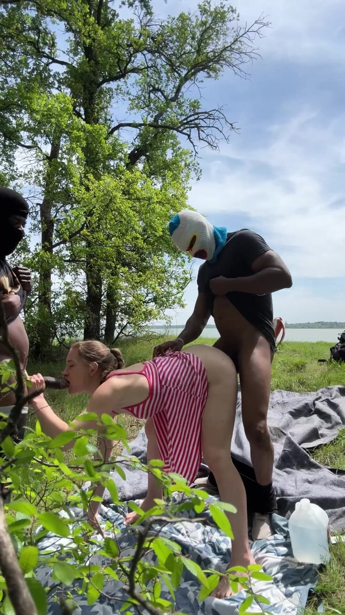 Jackrackemxxx: Dietro le quinte - MILF e 2 bbc doppio anale picnic