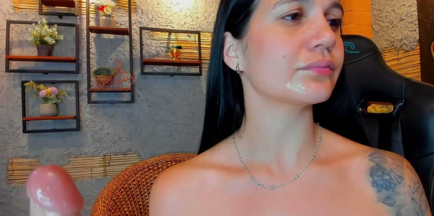 Sofia Moreira: Blowjob Sex in the Room in Live Video