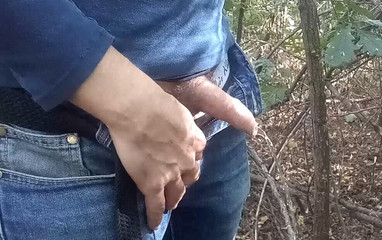 Jocum: Mea en el bosque y tiene una paja rápida
