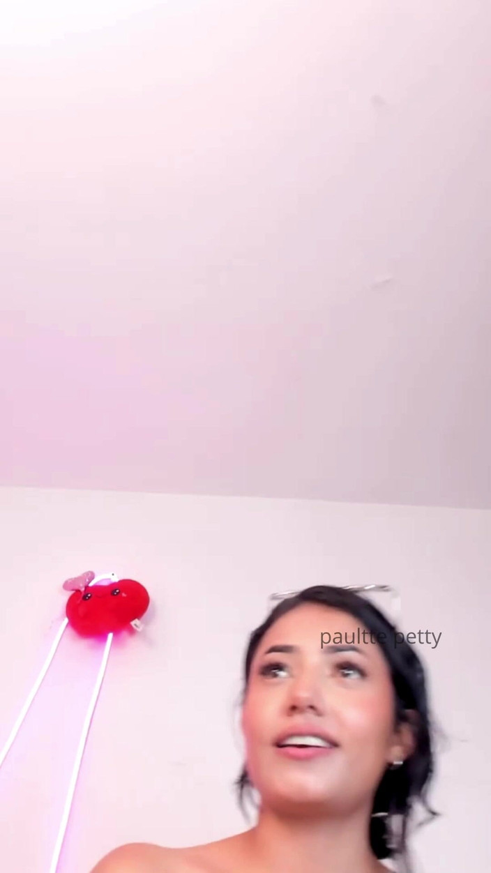 Paulette petty: Să-mi Arăt Corpul Drăguț Și Gol Cu Vaginul Meu Păros