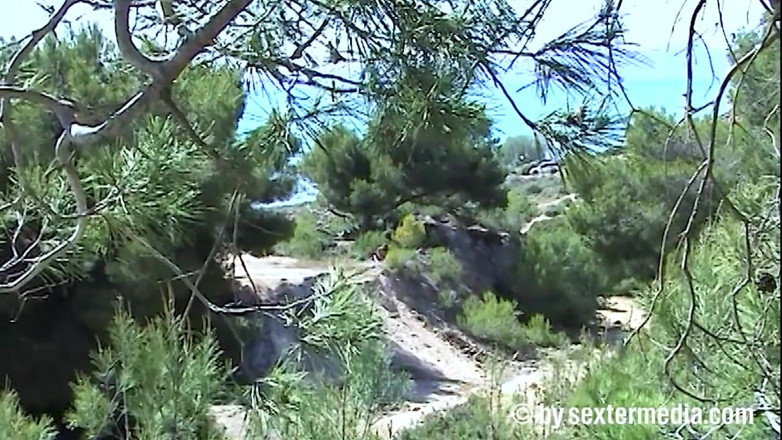 Beachbitches: Teen sólo sex v dunách na Mallorce