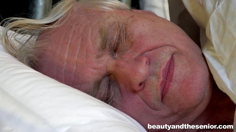 Granddadz: Аліса Маршалл і Деніел, розбещена стара і молода пара трахаються