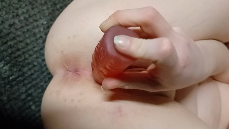 Emmah leigh: 人妻用巨大的假阳具张开阴户并被肛交