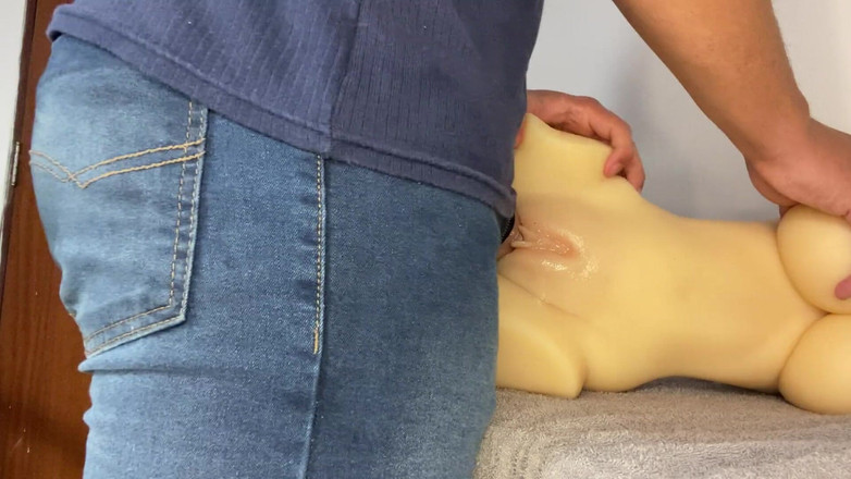 Greedy truck: Lelaki koyak panas suka pepek adik tirinya yang stoking