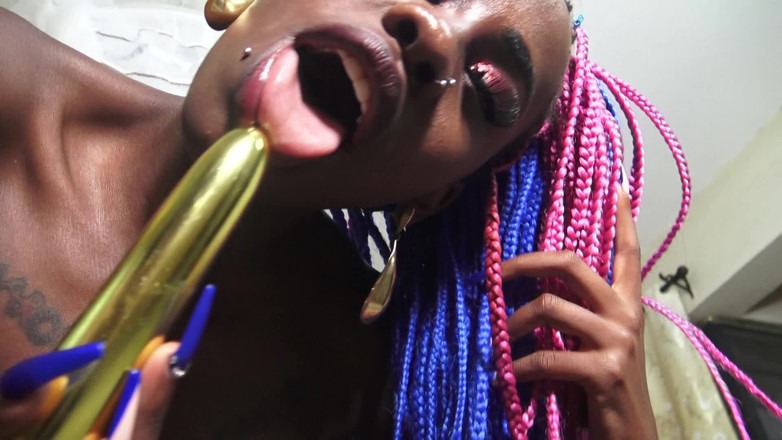 Solo Austria: Ebony Teen Pearl škádlí s robertkem a čokoládou