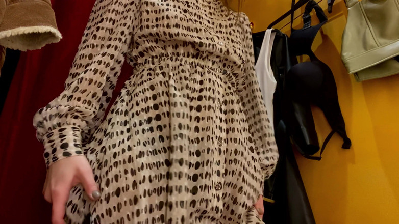 Lady Anna: 試着室での自慰行為