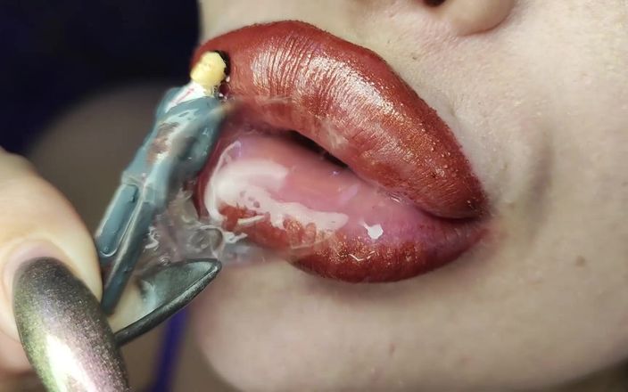 Princess18_: Adorazione dei piedi di una gigantessa