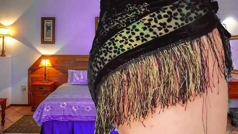 Kitty_Cross: Femboy xinh đẹp cho vẻ ngoài quyến rũ với đôi mắt xinh đẹp