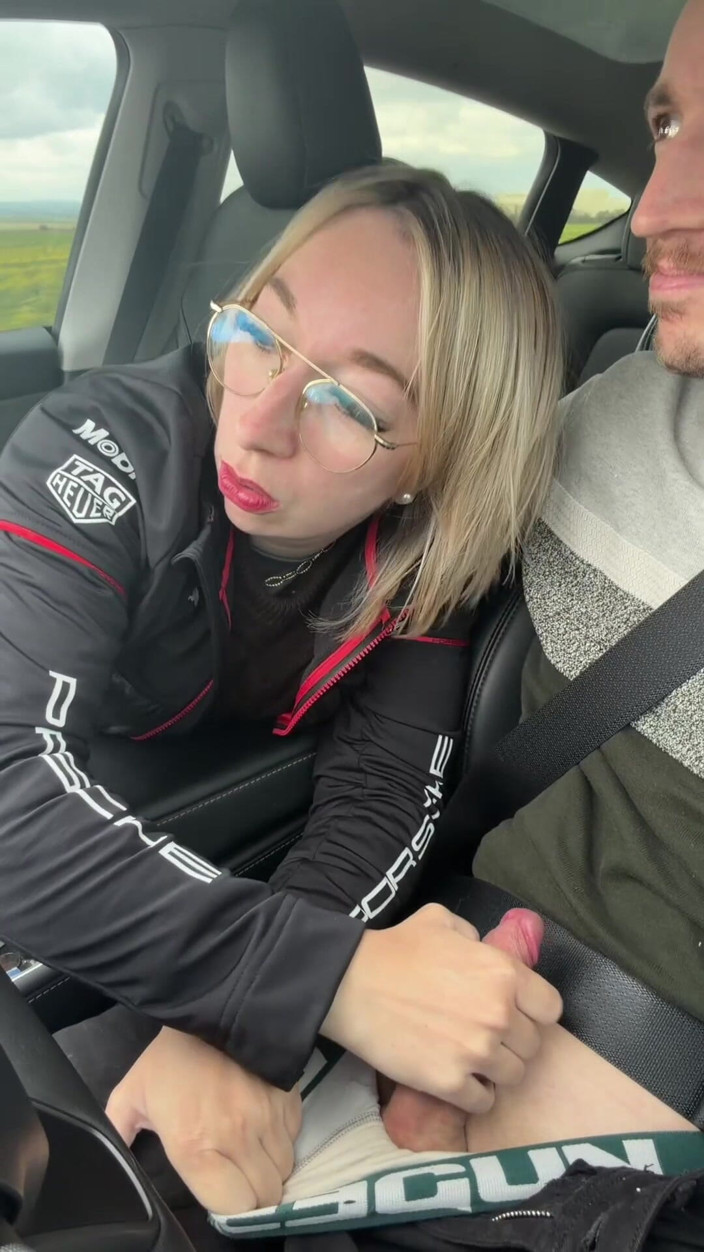 GIULIANA_OFFICIEL: Faccio Schifo Mentre Guido Il Mio Ragazzo E Passo I...