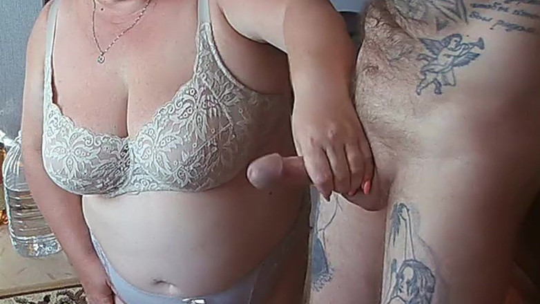 Zona901: milf mi honí ptáka a sleduje, jak péro střílí sperma # 1