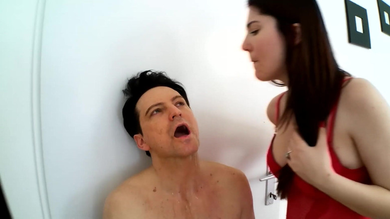 Femdom Austria: Mengecut Meludah!