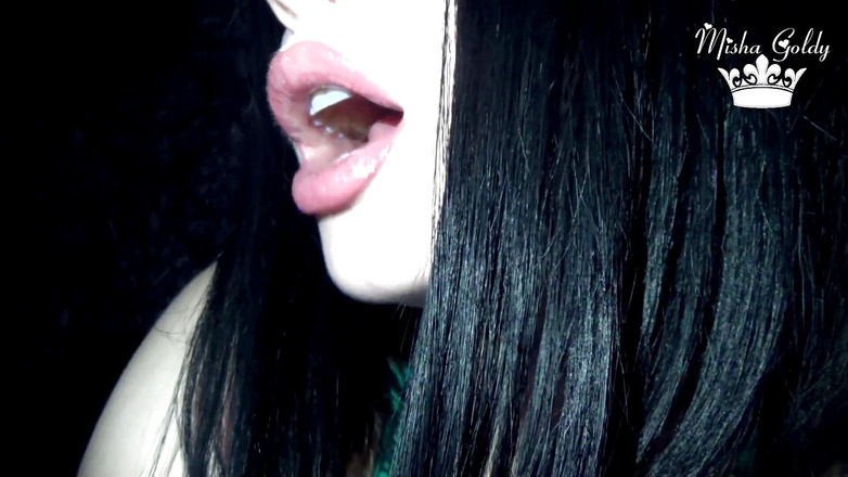 Goddess Misha Goldy: 我把嘴唇弄大了！嘴唇更大 - 射得更快！