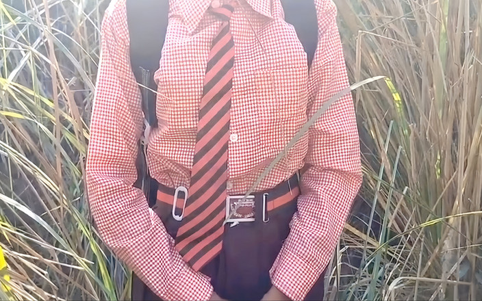 HotSihvani63: Ragazza indiana del college indiana sesso nella giungla video virale