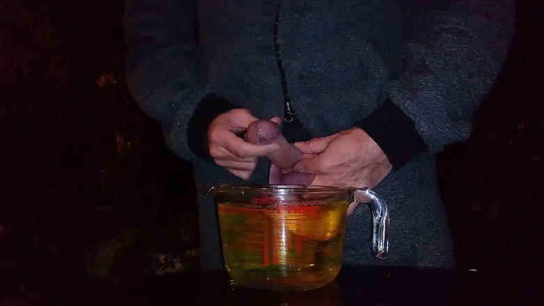 Rockardglans: Cowok-cowok ini ngentot tetangganya sambil kencing - rockard daddy