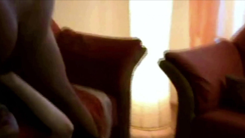 Filles Francaises: Zwei reife damen aus frankreich spielen mit beladenen schwanz