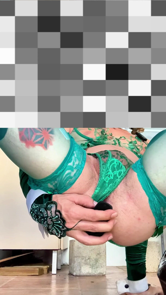 Benito414: Femboy imut dengan lingerie seksi pamer celana dalam di luar...