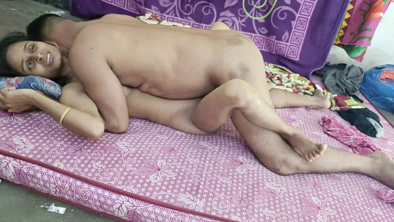 Easypron: Beautiful Village Housewife Fucking in Home at 2025
