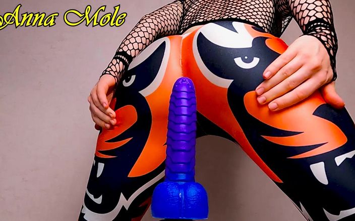 Anna Mole: PAWG in Spandex Leggings Wiggles Her Ass and Rides a...