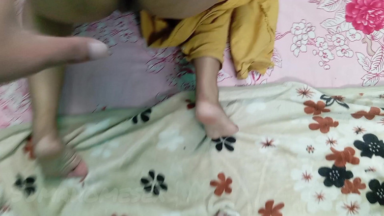 Sumahomesex: 穆斯林头巾性感家庭主妇与仆人发生性关系