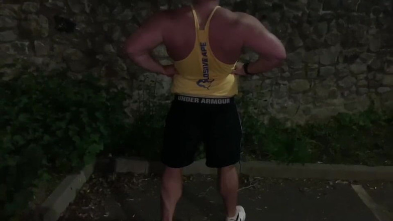 Jack stacked: 체육관이 주차장에서 구부러진 후