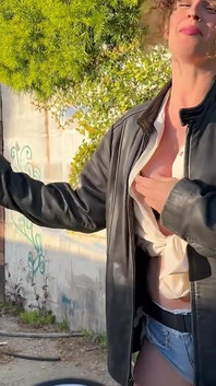 La matrigna tiene il figliastro tranquillo dopo l'appuntamento di tinder