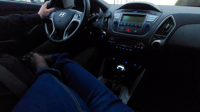 Step Mommy: Amateur MILF in Jeans and Nylon Socks Gives a Taxi...