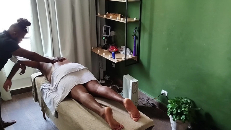 TheBlacKHunterr: Camera înregistrează masgem pe urs