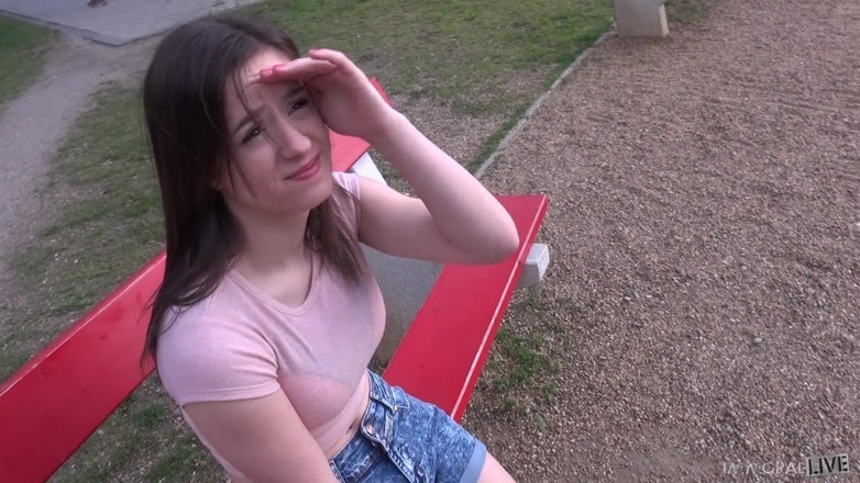 Immoral Live: Teenie nimmt es tief in ihren arsch