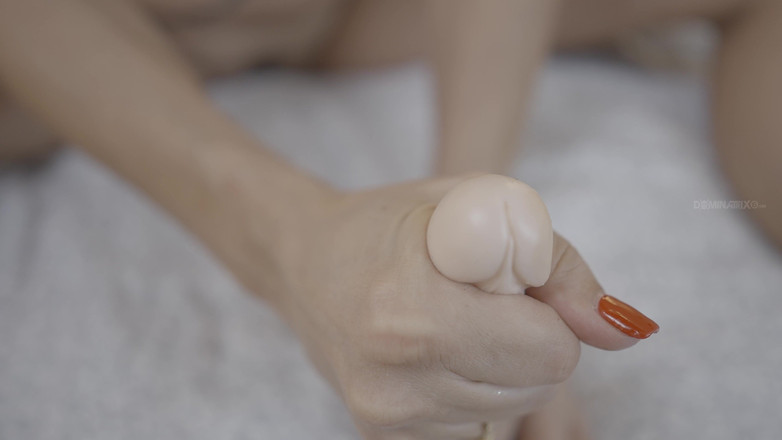 DOMINATRIX6: Blonde MILF gönnt sich footjob und dildospiel