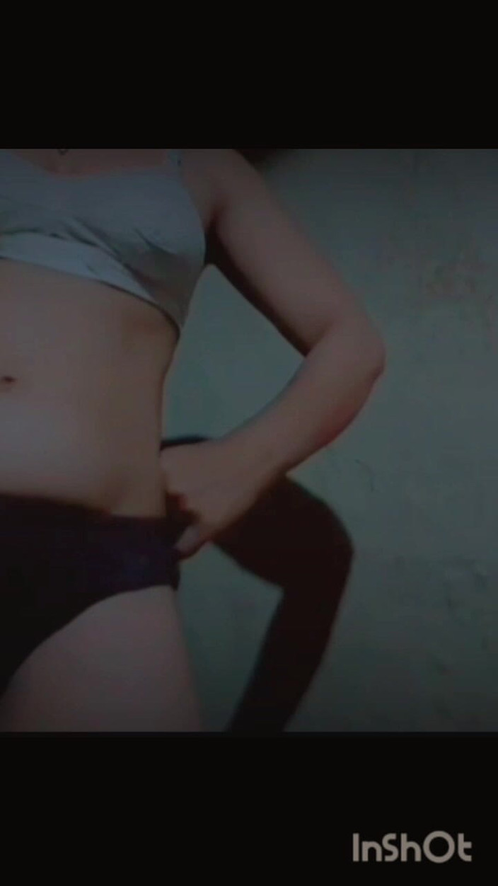 TricolorMusic3: Como estoy más interesada en las chicas, quiero hablarte.