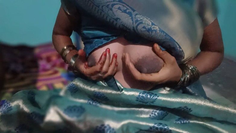 Telugubabhi: Hintli köylü büyük memeli kız komşu genç oğlanla sikişiyor