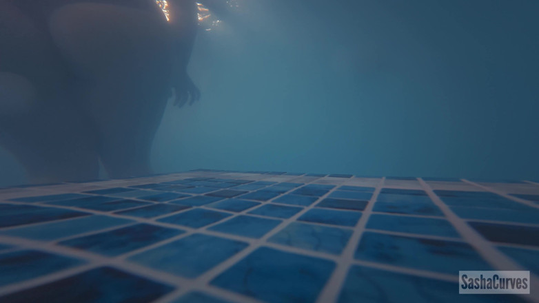 Sasha Curves: Underwater Expedition Goes Wrong