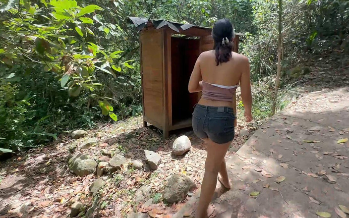 Saraymike: Sgattero fuori con la mia timida sorellastra per scoparla davvero...