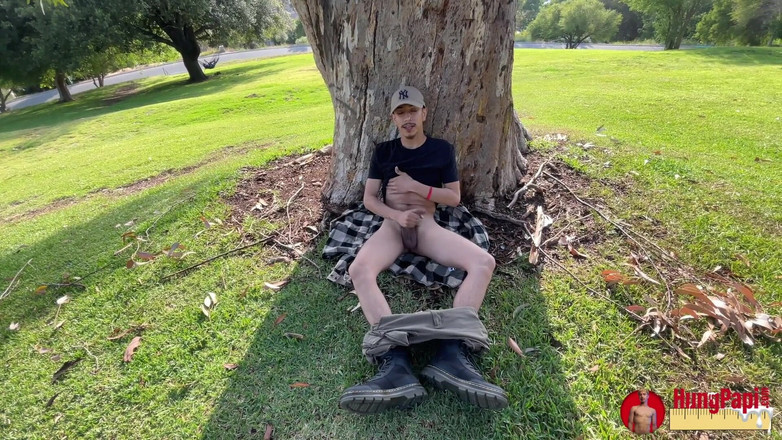 Hung Papi: Hubený Velký Čůrák Nesestříhaný Twink Sex Na Veřejnosti Zachytil Velkou Nálož!
