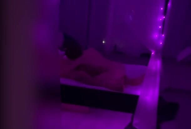 Curry: Cuckold špehuje svou ženu