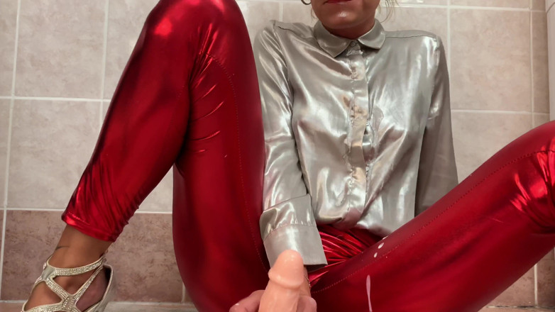 Claudia Macc: Ejaculare cu vibrator