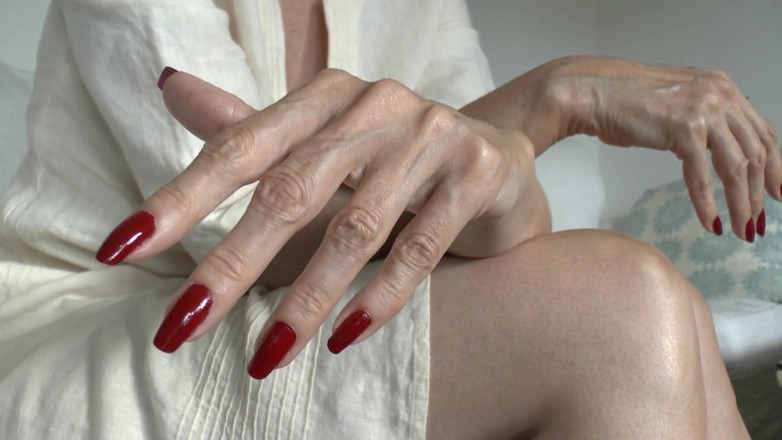 Lady Victoria Valente: Showing off Beautiful Red Fingernails and Masturbating Inside Your Trousers,...