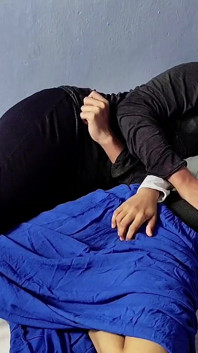 คาดิยา นั่งดูหนังโป๊ ขณะที่พี่ชายต่างแม่กำลังนอนพัก