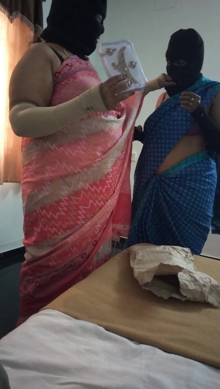 Tamil lesbian: Ngomong jorok - di balik pemotretan