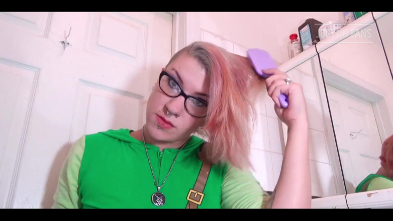 FondaDix: Damp Hair Brush and Straighten