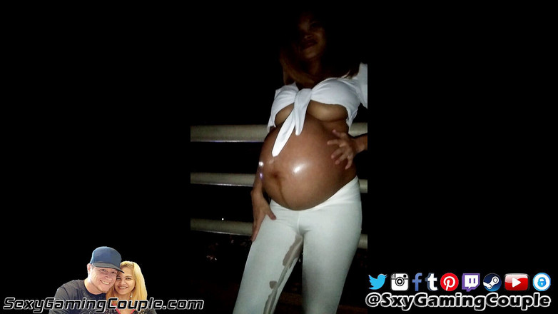 SexyGamingCouple: Těhotná čůrá do bílých kalhot