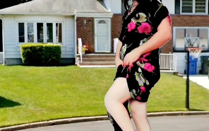 Kitty_Cross: Ladyboy penari seksi di jalan