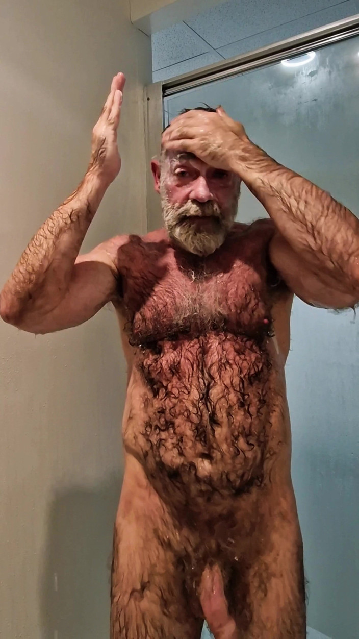 JackvanDean: Hairy Muscle Bear Flexes and Showers