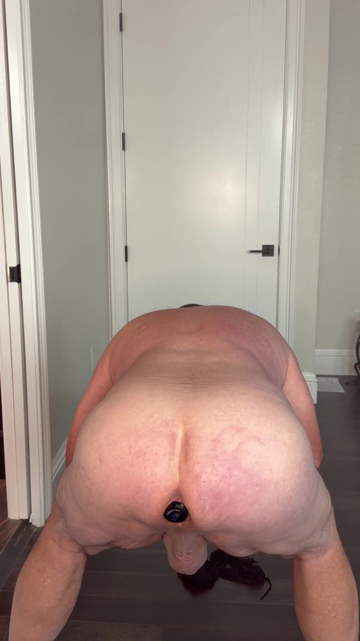 GottaLuvBB: Отчим приходит домой в костюме