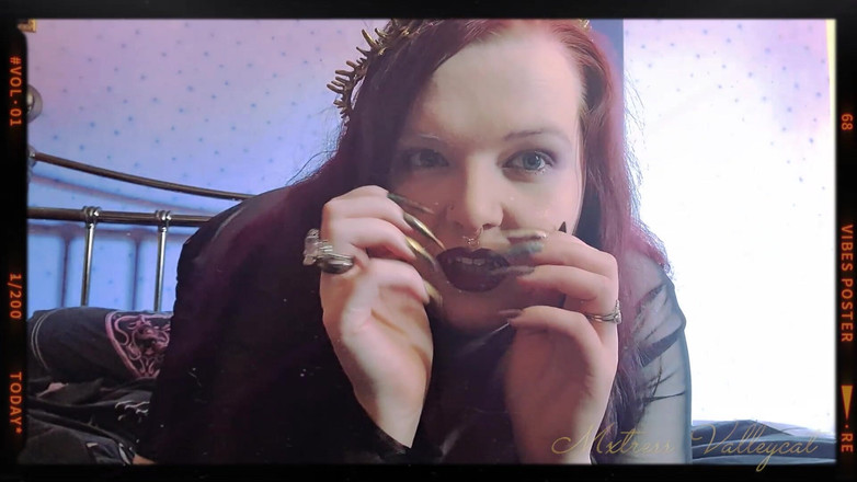 Mxtress Valleycat: 긴 손톱 의식