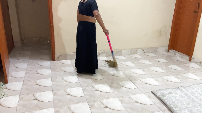 SAFI TV: 내 집에서 하녀를 껴안고 따먹어