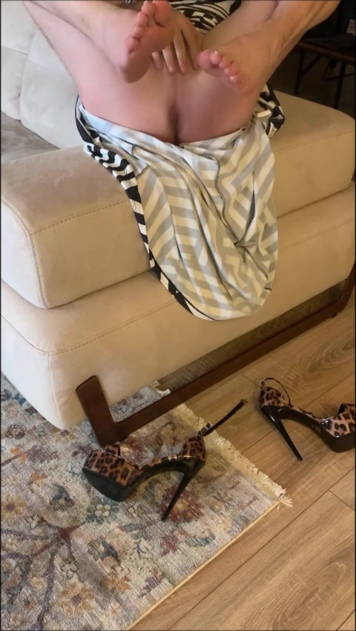 cd_aysemmm: I Saw My Stepmom's Sagging Pussy